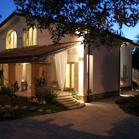 I Salici Villa Marina di Massa Bagian luar foto