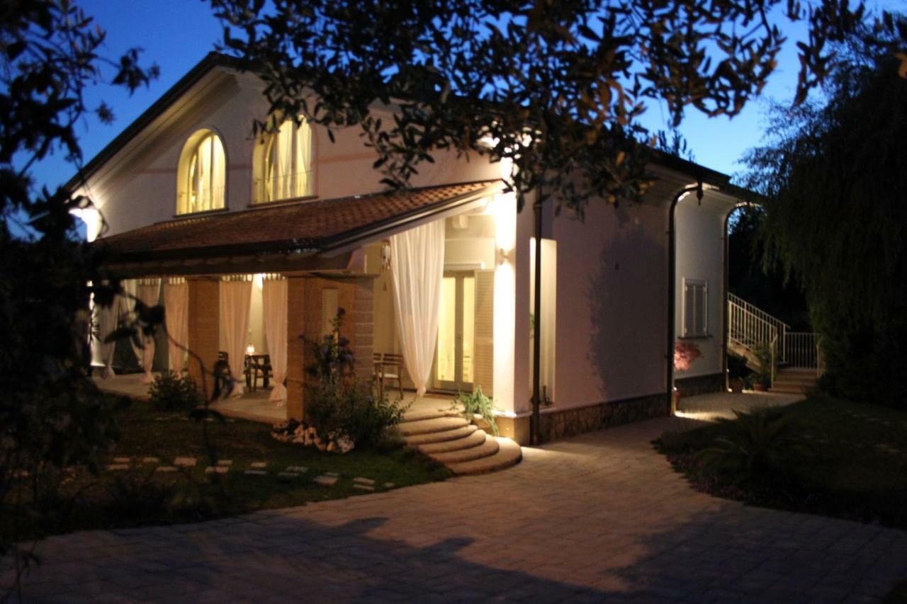 I Salici Villa Marina di Massa Bagian luar foto